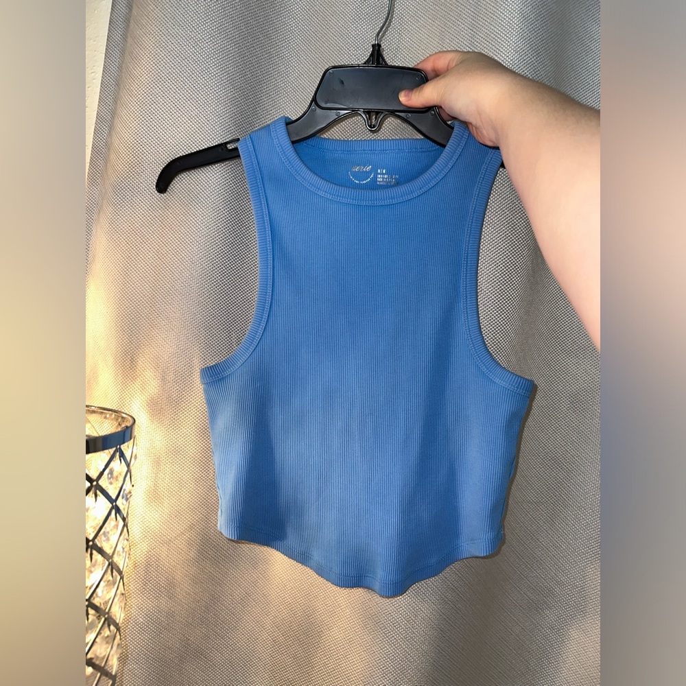 BEAUTIFUL AERIE SHIRT WITH A PRETTY BLUE COLOR IN A MEDIUM.😍🩵